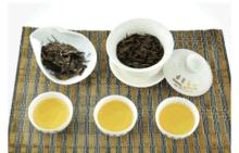 老白茶乾茶葉底以及第一泡茶湯