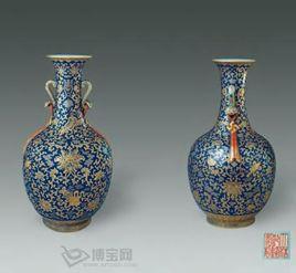 清乾隆霽藍釉描金寶相花如意耳瓶 清乾隆霽藍釉描金寶相花如意耳瓶