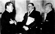 全國政協第一次會周恩來與資耀華(中)