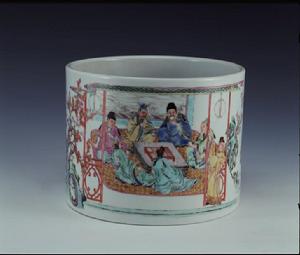 清雍正景德鎮窯粉彩春夜宴桃李園圖筆筒 清雍正景德鎮窯粉彩春夜宴桃李園圖筆筒