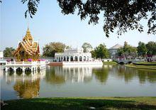 邦巴因王宮的水上皇亭