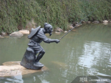 頌釣者塑像