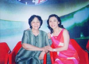 吳岩與著名鋼琴演奏家教育家周廣仁先生合影