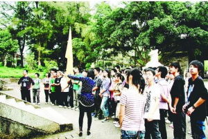 北京遊客參觀馮子材故居