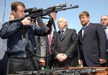 使用的很“西化”的AK-74M或AK100系列