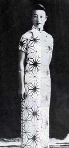 肅親王的十七格格愛新覺羅·顯琦（又名金默玉），川島芳子的妹妹