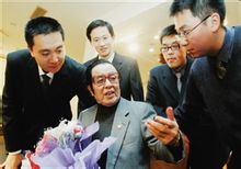 2006年裘英俊正式拜姜寶林為師