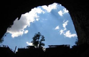 峰岩洞村 峰岩洞村