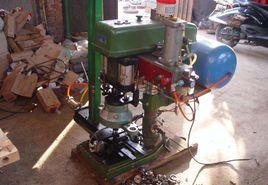 鑽孔裝置 鑽孔裝置