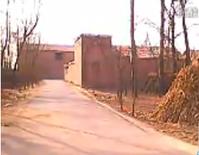 小高莊80年代末期、村里油路