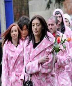 粉色睡衣葬禮 粉色睡衣葬禮