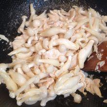 雞肉炒腿菇