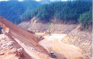 （圖）洞瑤族鄉開展規模宏大的地質災害治理大會戰