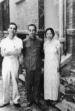 周恩來和鄧穎超會見美國記者斯諾