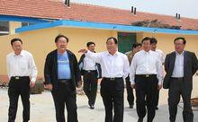 威海市委書記王培廷等領導在金曲家村視察