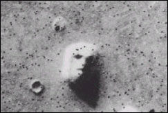 1976年海盜1號探測器拍攝的著名“火星人面”照片