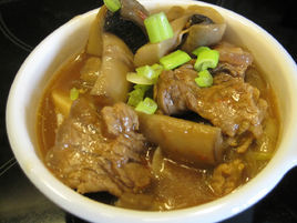 蘑菇燜牛肉 蘑菇燜牛肉
