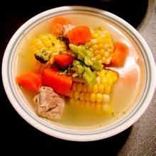 胡蘿蔔排骨玉米湯 胡蘿蔔排骨玉米湯