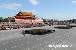 這是陸軍學員方隊接受檢閱