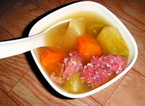 青紅蘿蔔牛肉湯