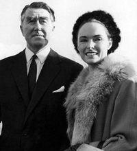 　西蘭公國的“羅伊親王”和妻子“瓊王妃”