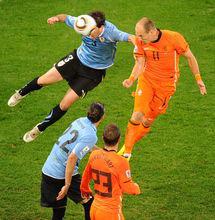 世界盃半決賽，羅本制勝頭球送荷蘭進決賽