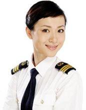 身穿制服的王志千 清純又甜美