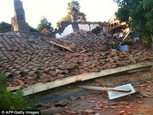 地震使當地的一些房屋徹底倒塌