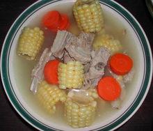 玉米胡蘿蔔排骨湯特寫