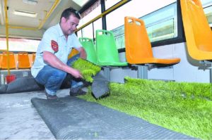 外力&middot;吐爾迪取下草坪