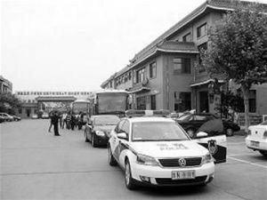 寧津出動警車為應聘大學生開道