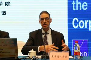 美國蘭德公司首席經濟學家霍華德&middot;莎茨作報告