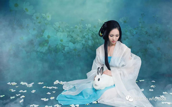 她15歲嫁給皇帝,17歲被俘虜,被敵人侮辱了16年,再回國已成屍體