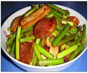 豆乾香腸炒蒜苔 豆乾香腸炒蒜苔