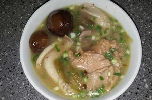 酸菜豬肉湯 酸菜豬肉湯