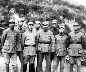 1938年，延安馬列學院學員同朱德等在一起。<a name="ref_[3]"></a>