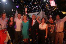 皮涅拉和他的家人慶祝大選獲得勝利