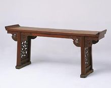 明花梨夔鳳紋翹頭案 明花梨夔鳳紋翹頭案