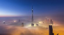 雲霧縈繞的 杜拜美景