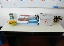 糖果、醫藥箱配備