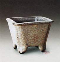 南宋郊壇官窯青釉方花盆 南宋郊壇官窯青釉方花盆