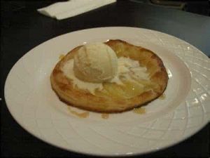 焦糖蘋果配冰淇林 焦糖蘋果配冰淇林