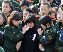 張建勇遺孀高燕悲痛不已