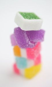 軟糖[柔軟和微存彈性的糖果]