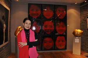 瀏覽：556 2009-09-12 10:39 來自 【組長】阿~文~ :我是從2003年開始關注王小慧這位攝影家的，當初來上海的原因之一也是想參加王小慧在同濟的工作場。也有幸在很多場合看到她，學習了很多的東西。。參加過一次王小慧的專訪在羽西之家小慧老師和她的作品