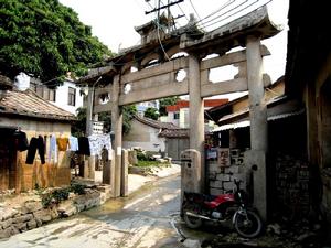 3.鳳山鍾秀石牌坊