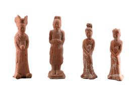 南朝高髻女陶俑 南朝高髻女陶俑