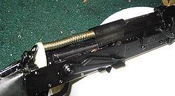 打開Saiga-12頂部防塵蓋後的機匣