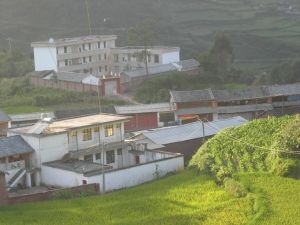 東達己村 東達己村