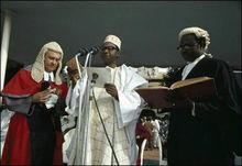 1970年，賈瓦拉宣誓就任甘比亞總統